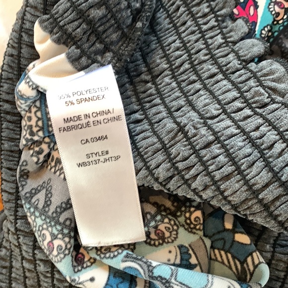 Cute blouse, Ricki’s size Large - Picture 6 of 9